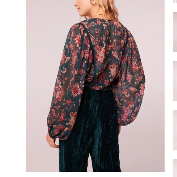 Women’s Band Of The Free River Deep Pine Paisley Tie Front Crop Top - Picture 3 of 5